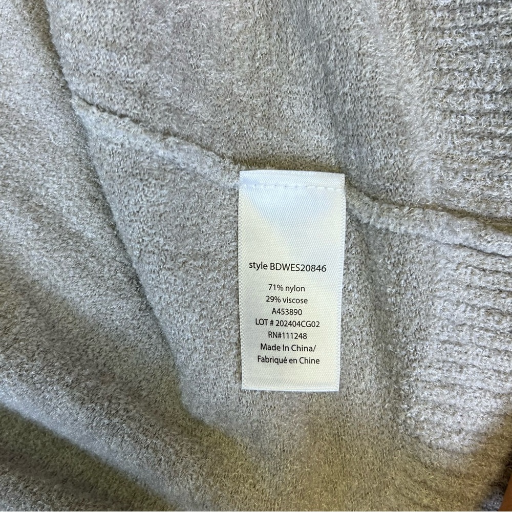 Barefoot Dreams Gray Pajama Set - Picture 13 of 14